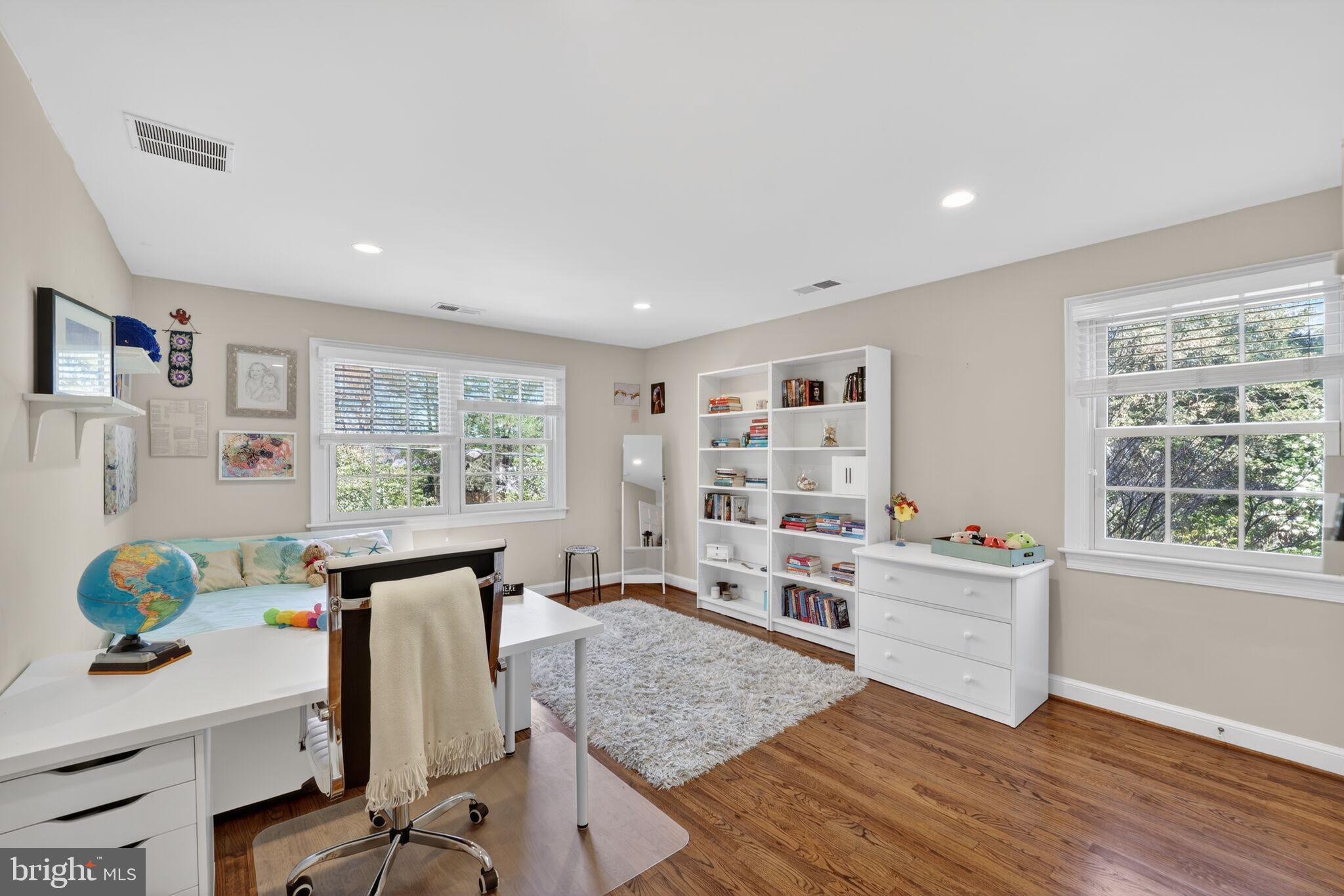 5115 CAPE COD COURT