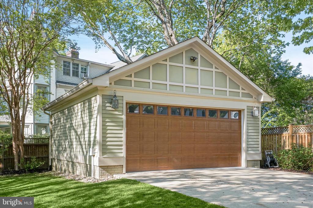 4423 WALSH STREET