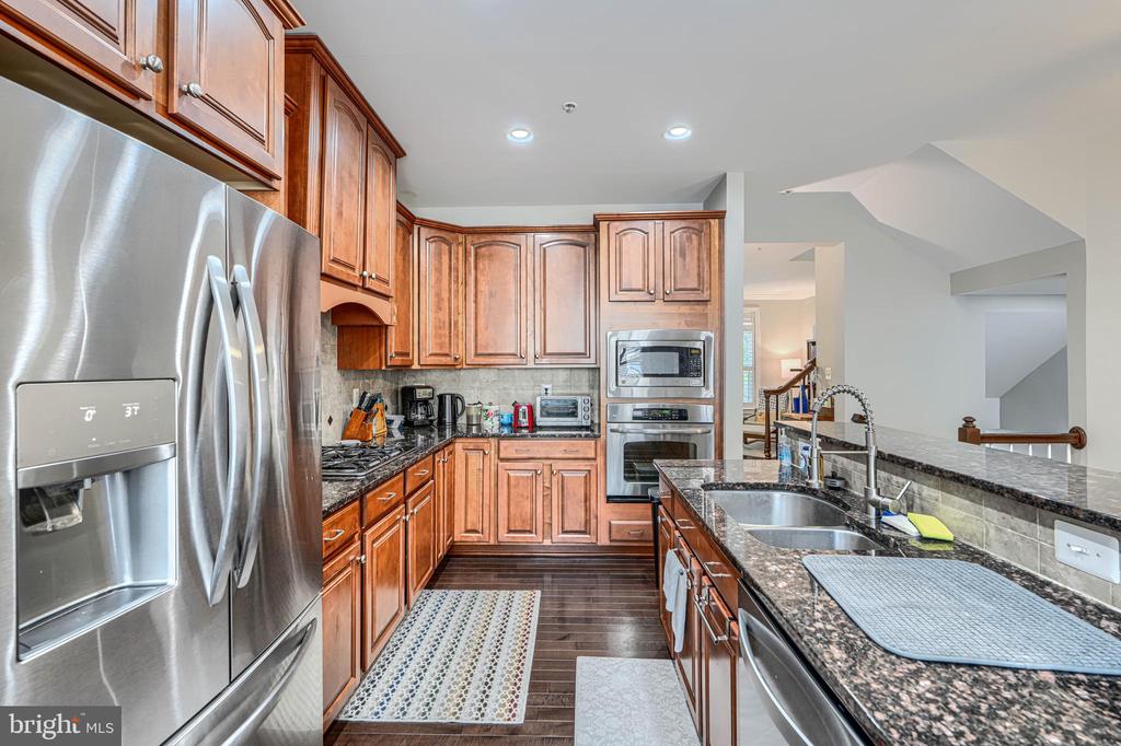 432 GRAND STREET