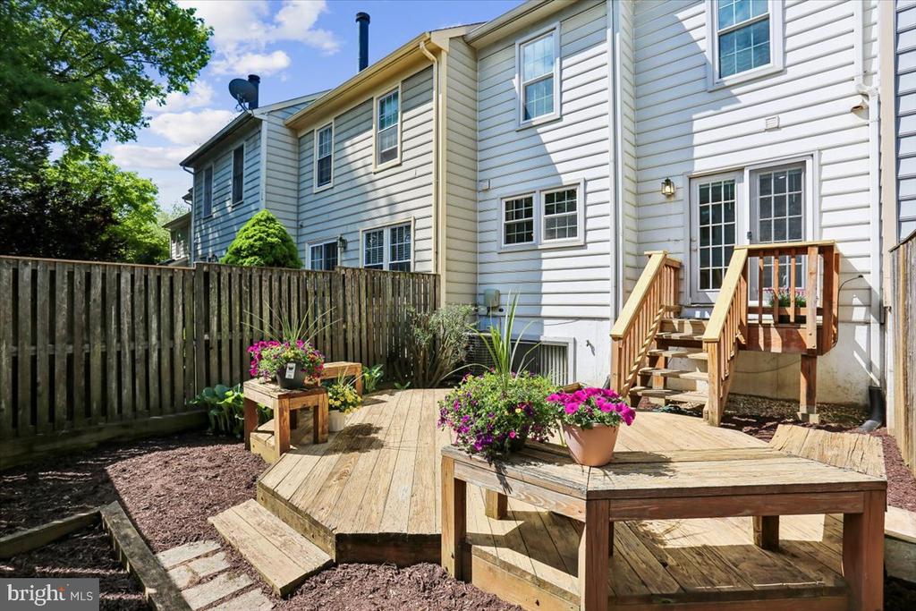 9 FOUNTAIN VALLEY COURT