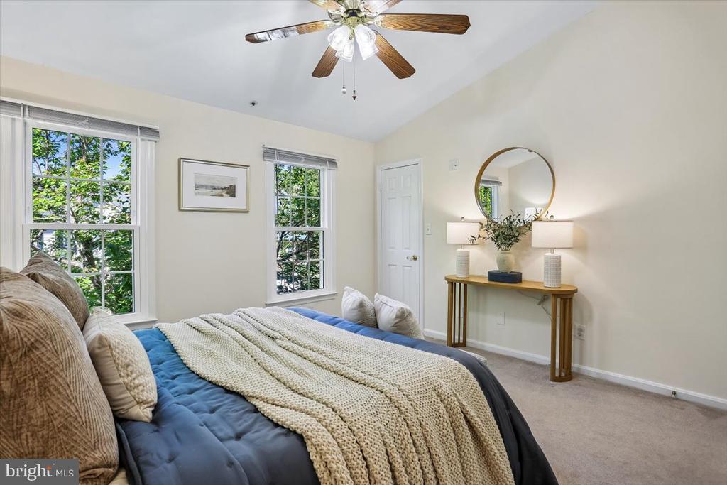 9 FOUNTAIN VALLEY COURT