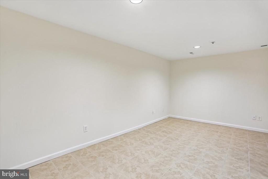 9 FOUNTAIN VALLEY COURT