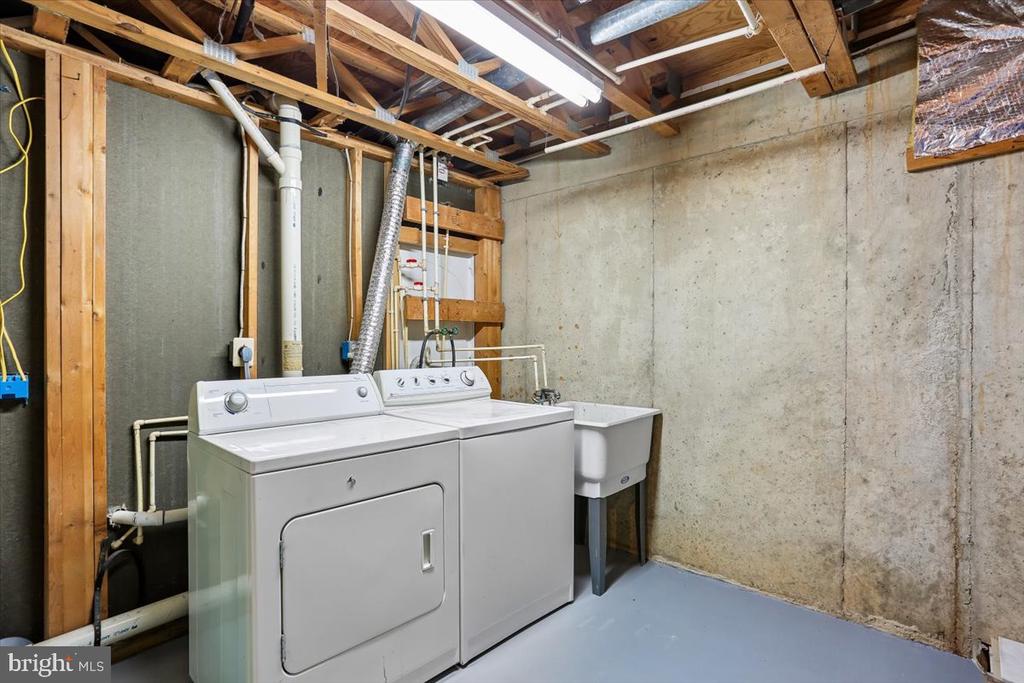 9 FOUNTAIN VALLEY COURT