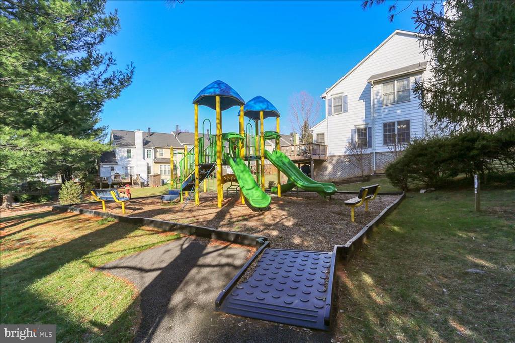 9 FOUNTAIN VALLEY COURT