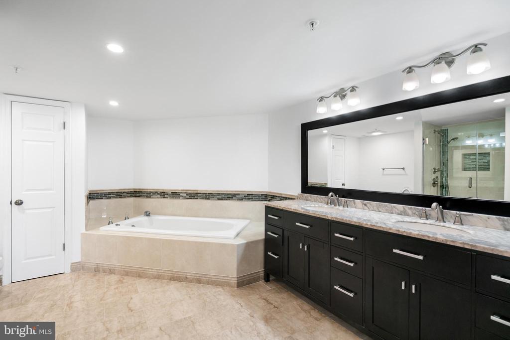 5000 BATTERY LANE 704