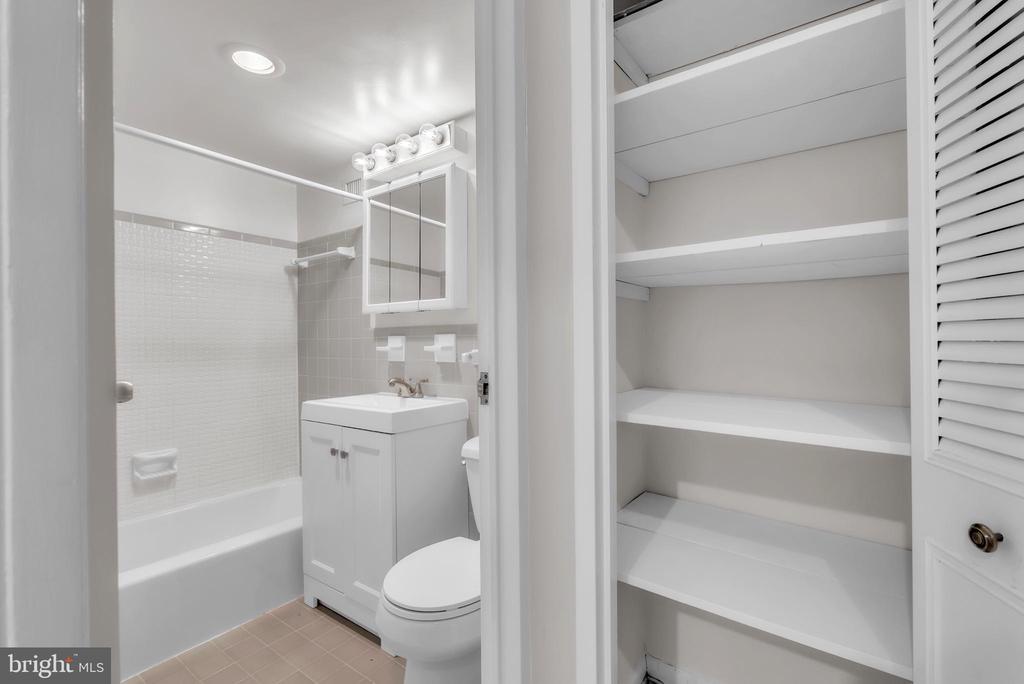 10401 GROSVENOR PLACE 410