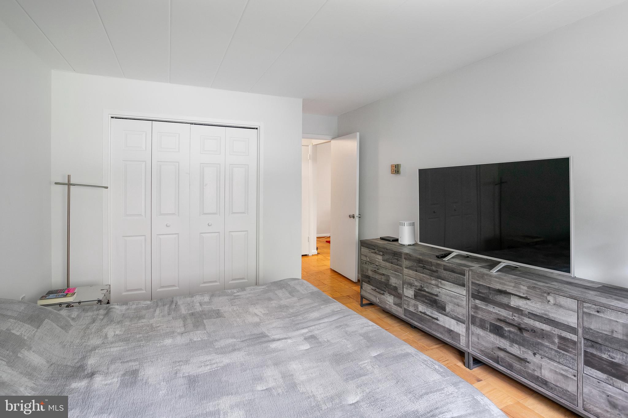 4800 CHEVY CHASE DRIVE 207