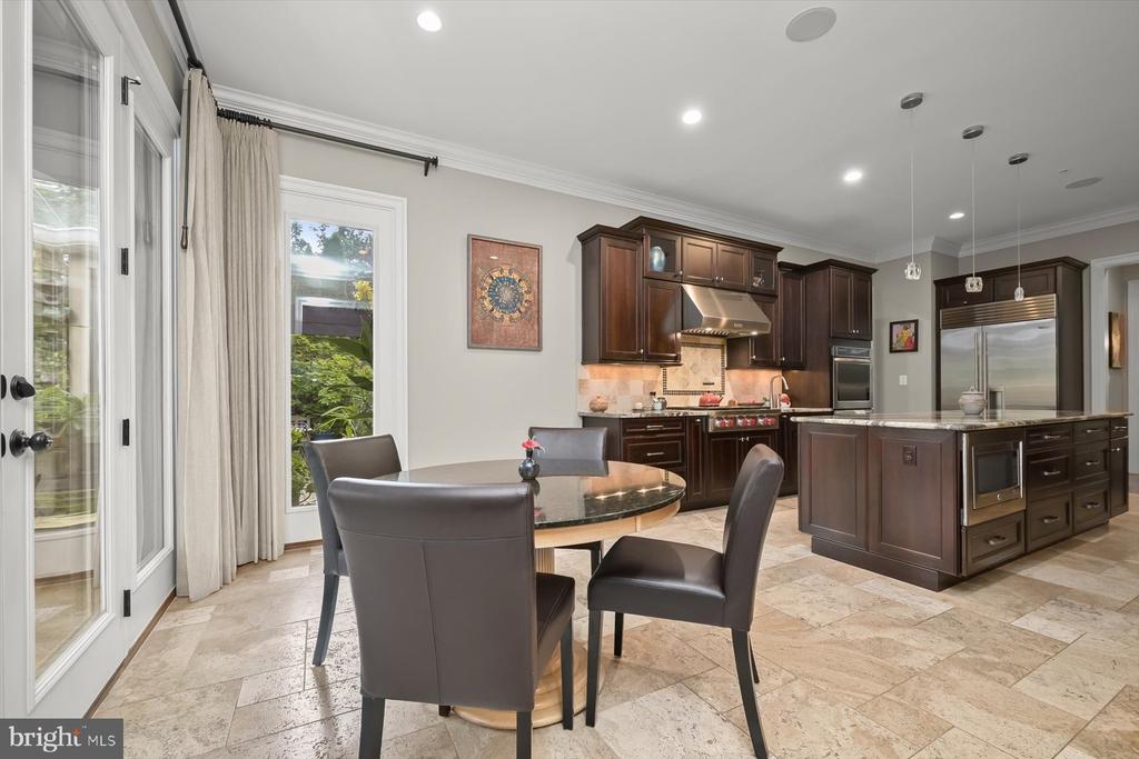 6410 LANDON LANE