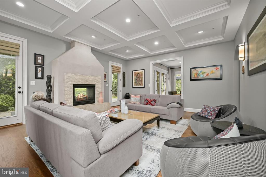 6410 LANDON LANE
