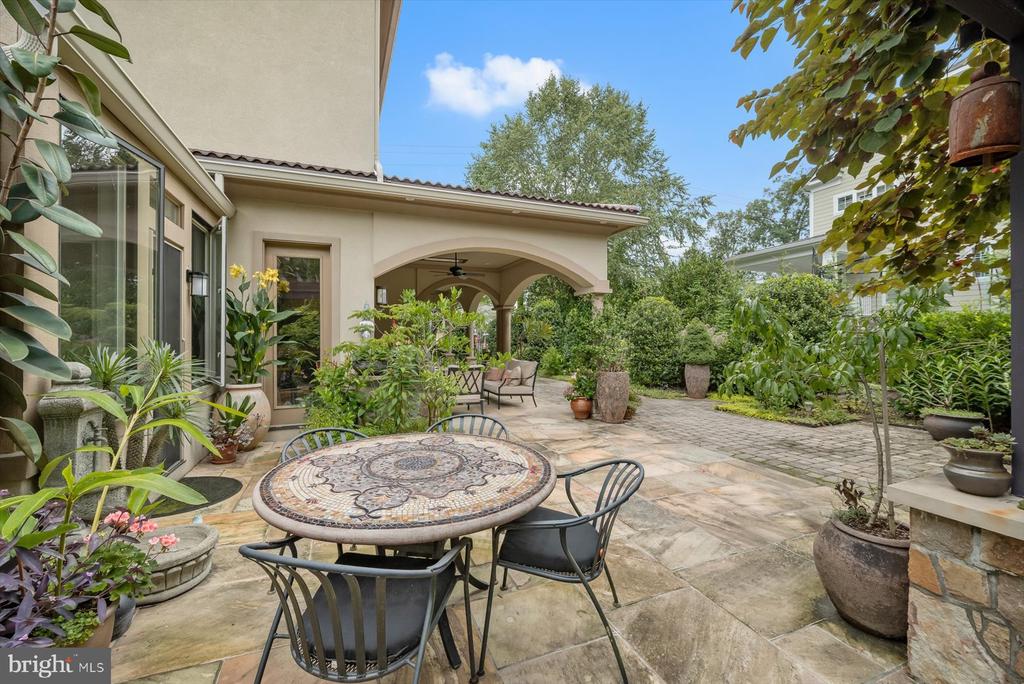 6410 LANDON LANE