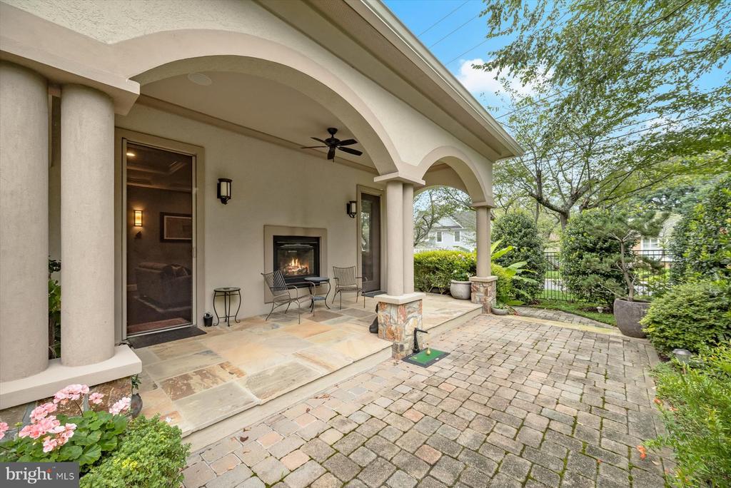 6410 LANDON LANE