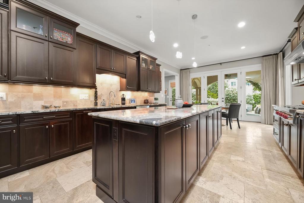 6410 LANDON LANE