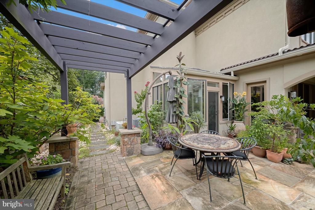 6410 LANDON LANE