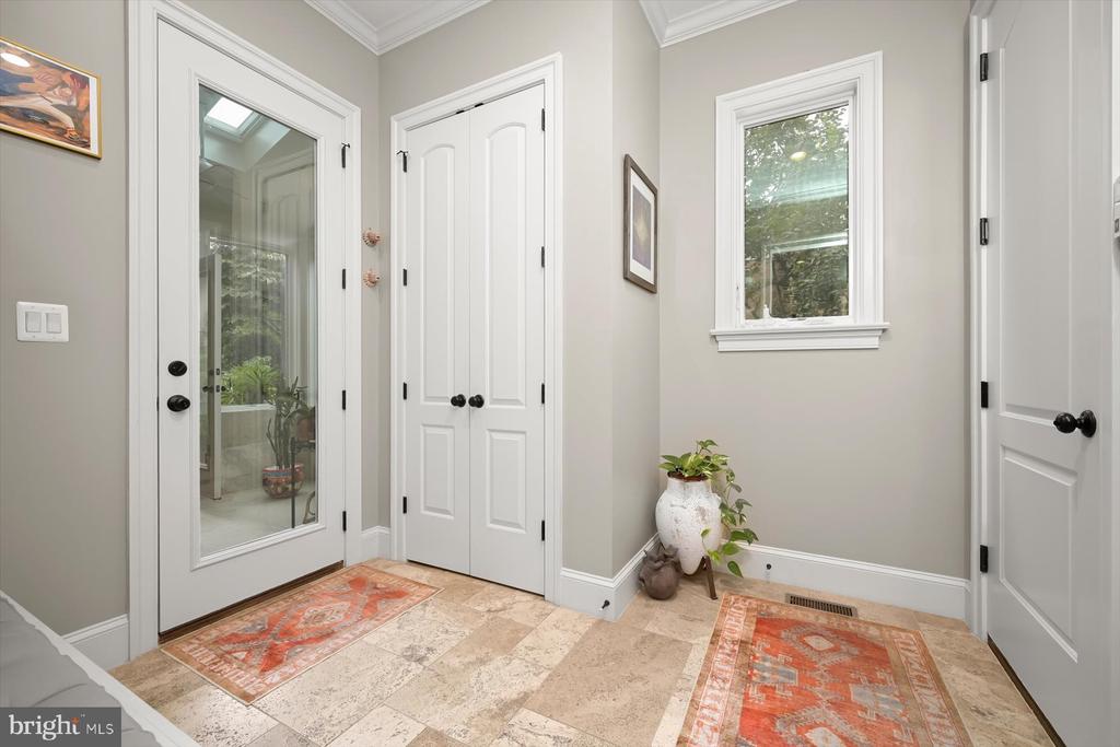 6410 LANDON LANE