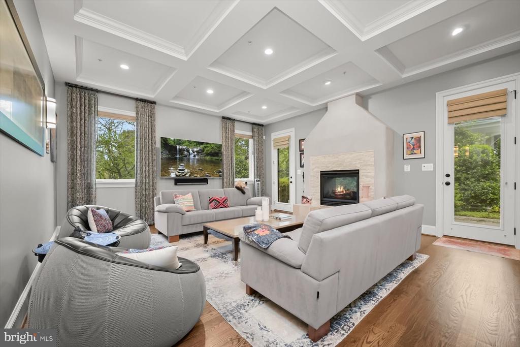 6410 LANDON LANE
