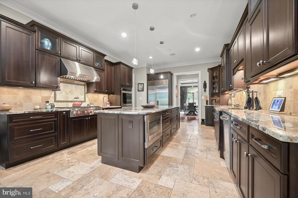 6410 LANDON LANE