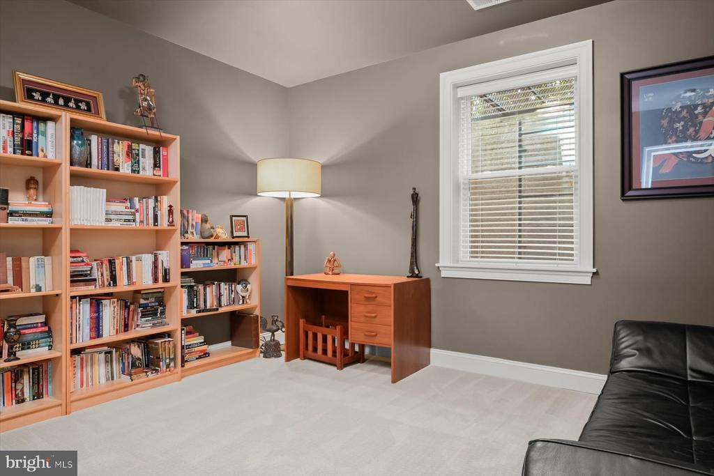 6410 LANDON LANE
