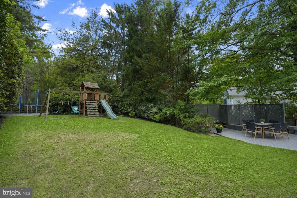6204 REDWING COURT