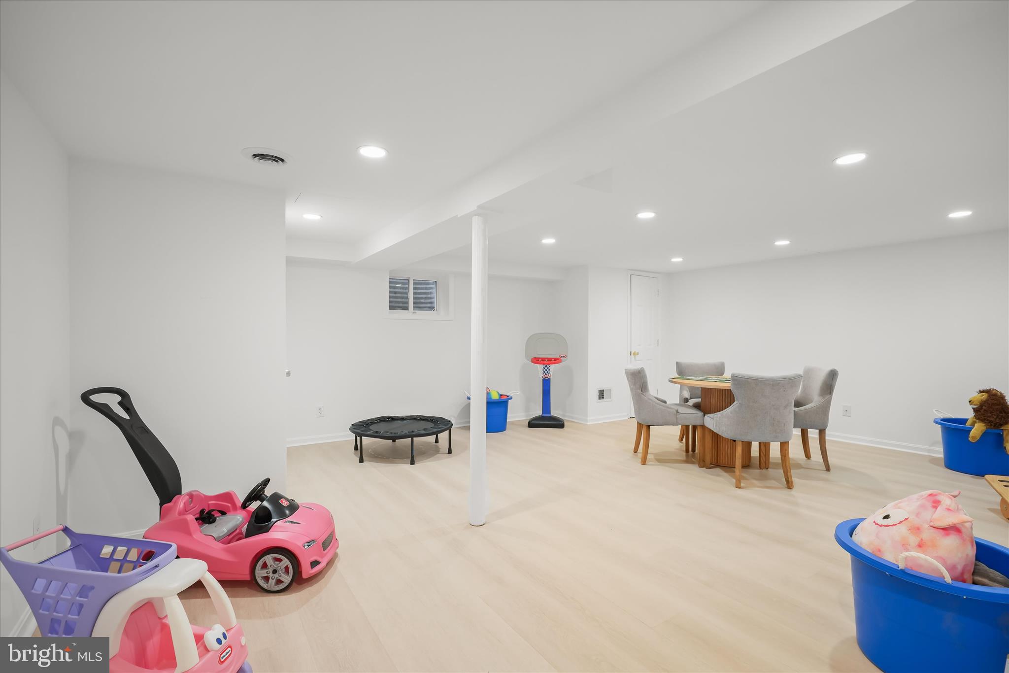 6204 REDWING COURT