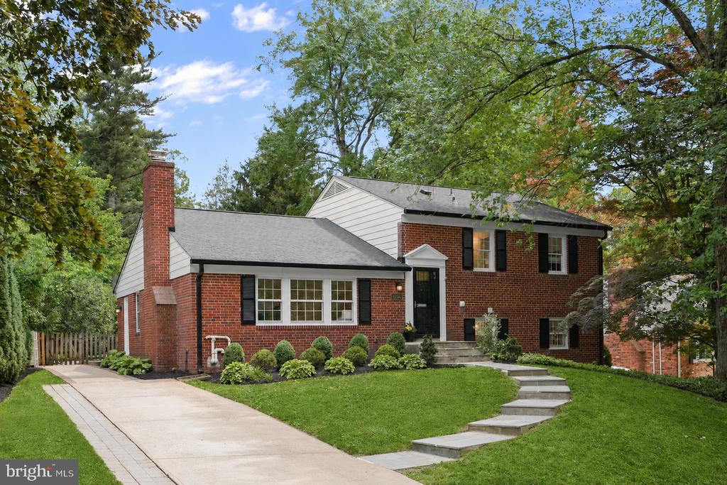 6204 REDWING COURT