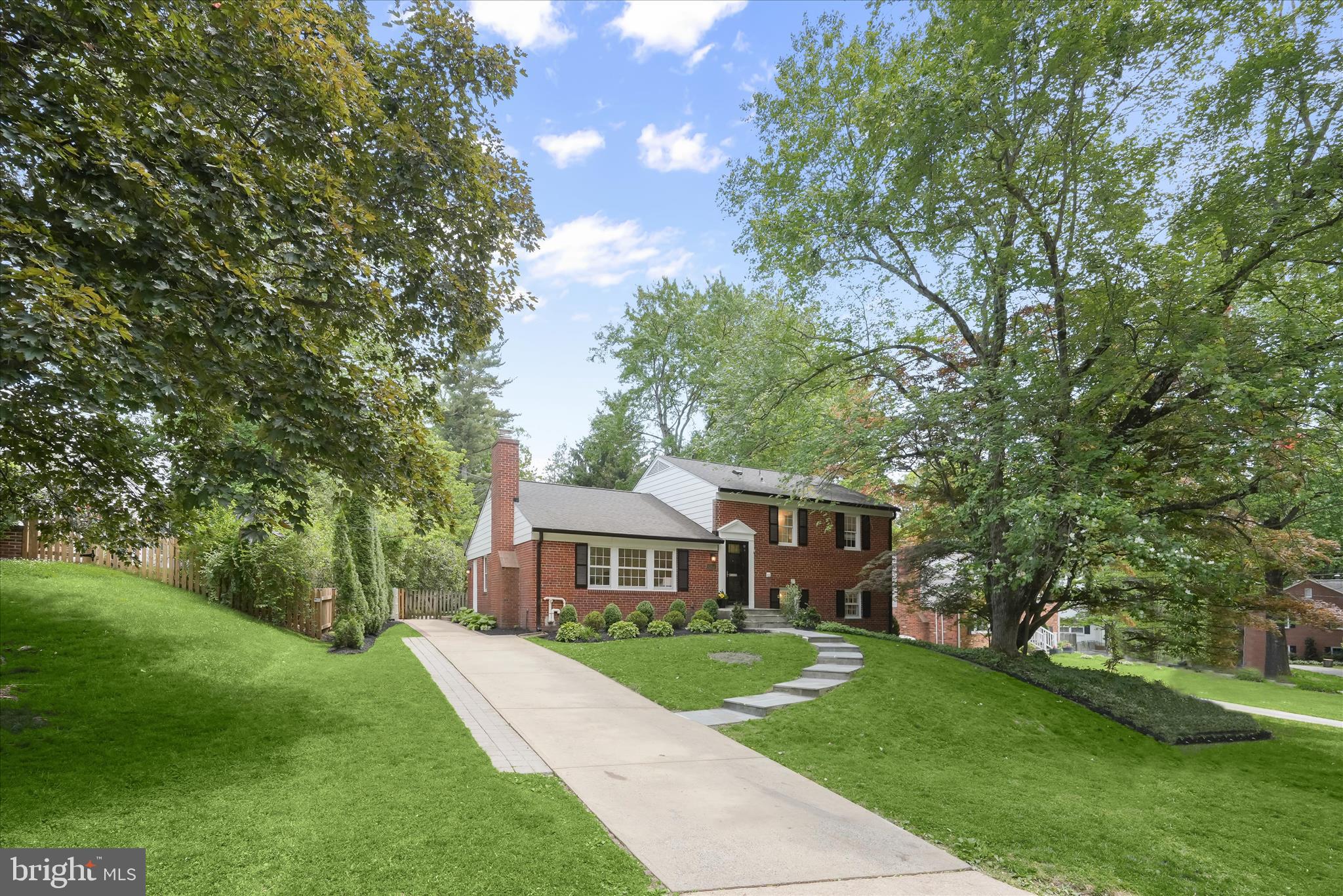 6204 REDWING COURT