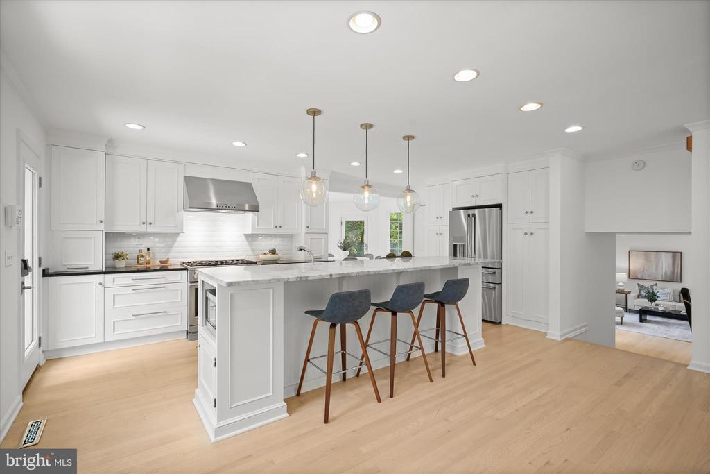 6204 REDWING COURT
