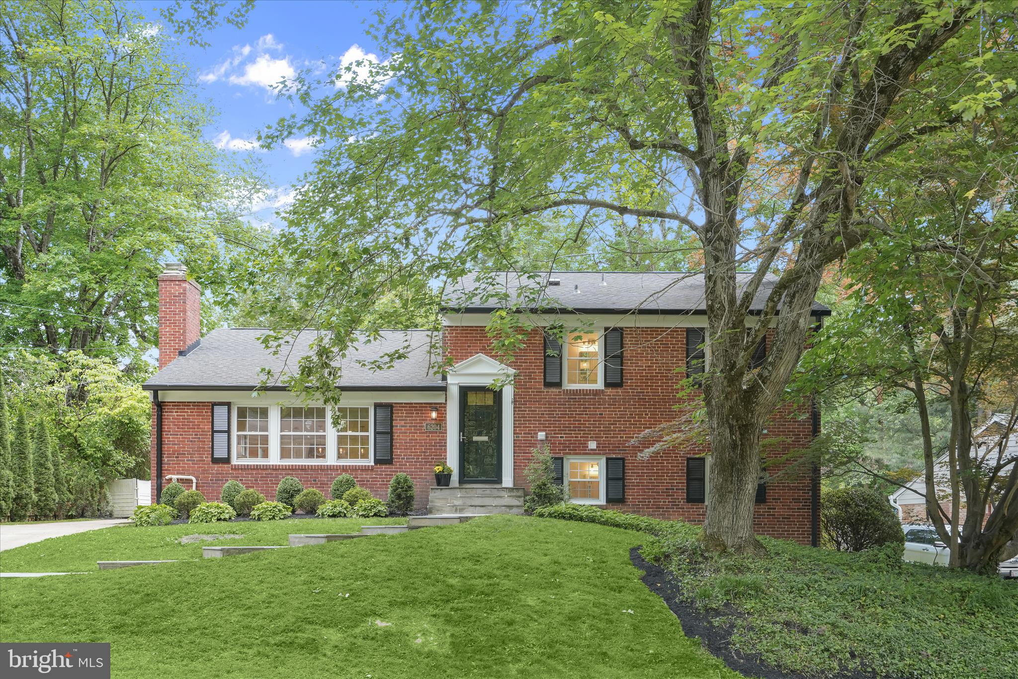 6204 REDWING COURT