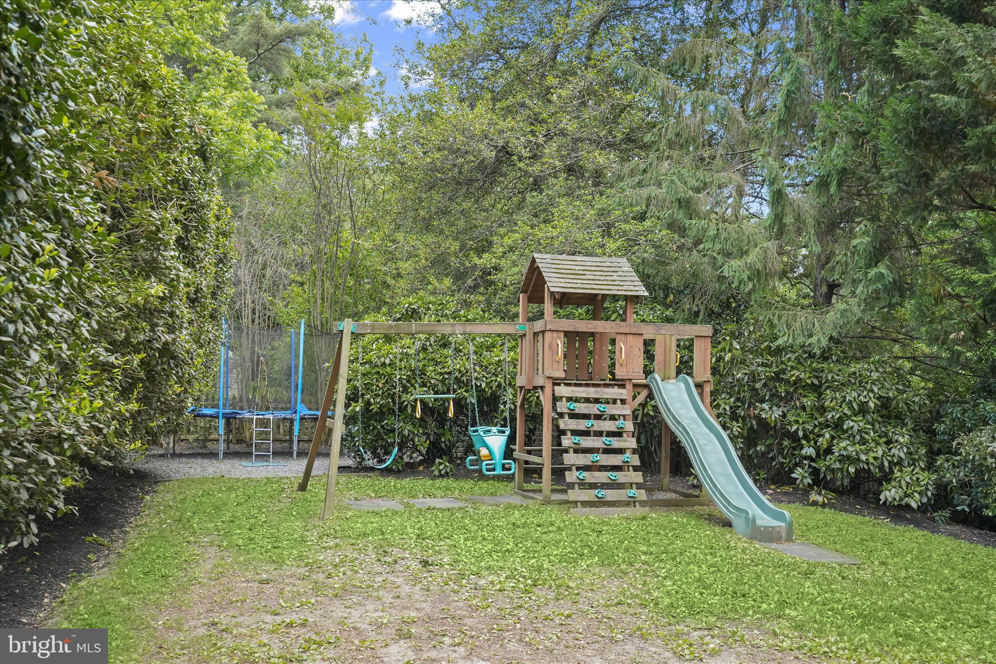 6204 REDWING COURT