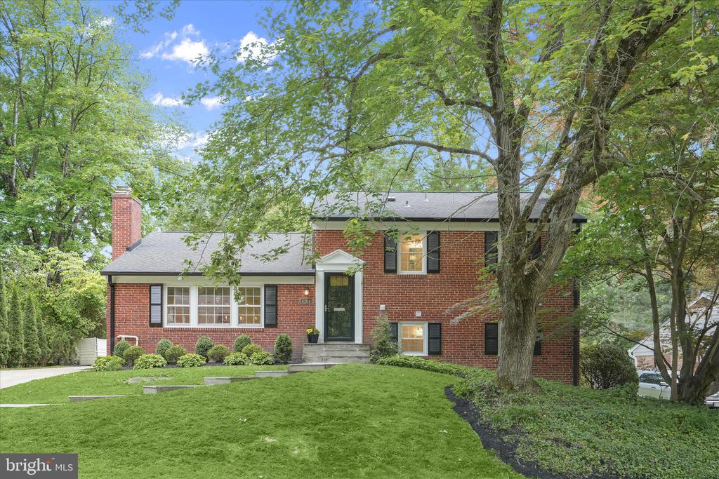 6204 REDWING COURT