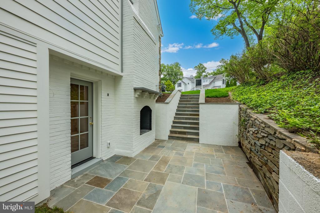 9622 PARKWOOD DRIVE