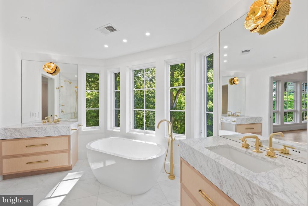 9622 PARKWOOD DRIVE