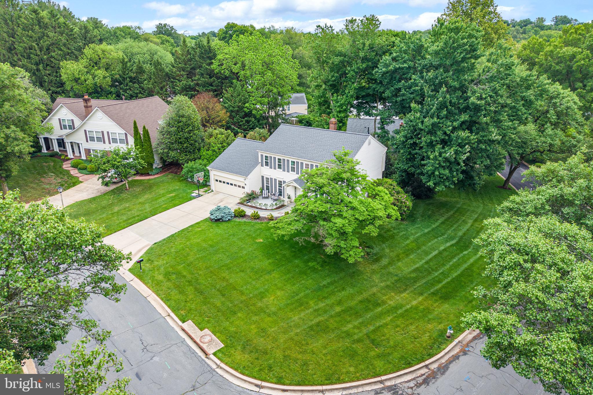 9212 WILLOW POND LANE