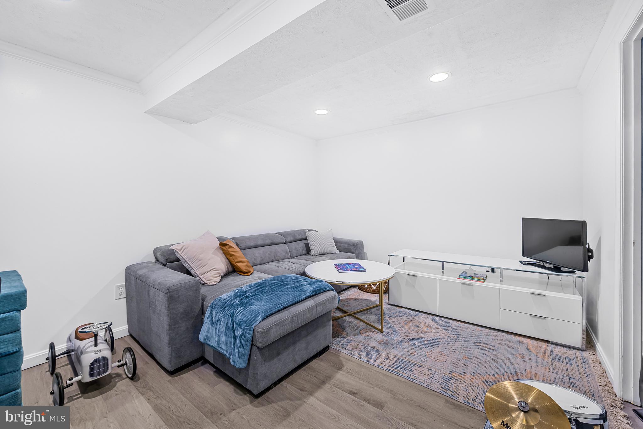9212 WILLOW POND LANE