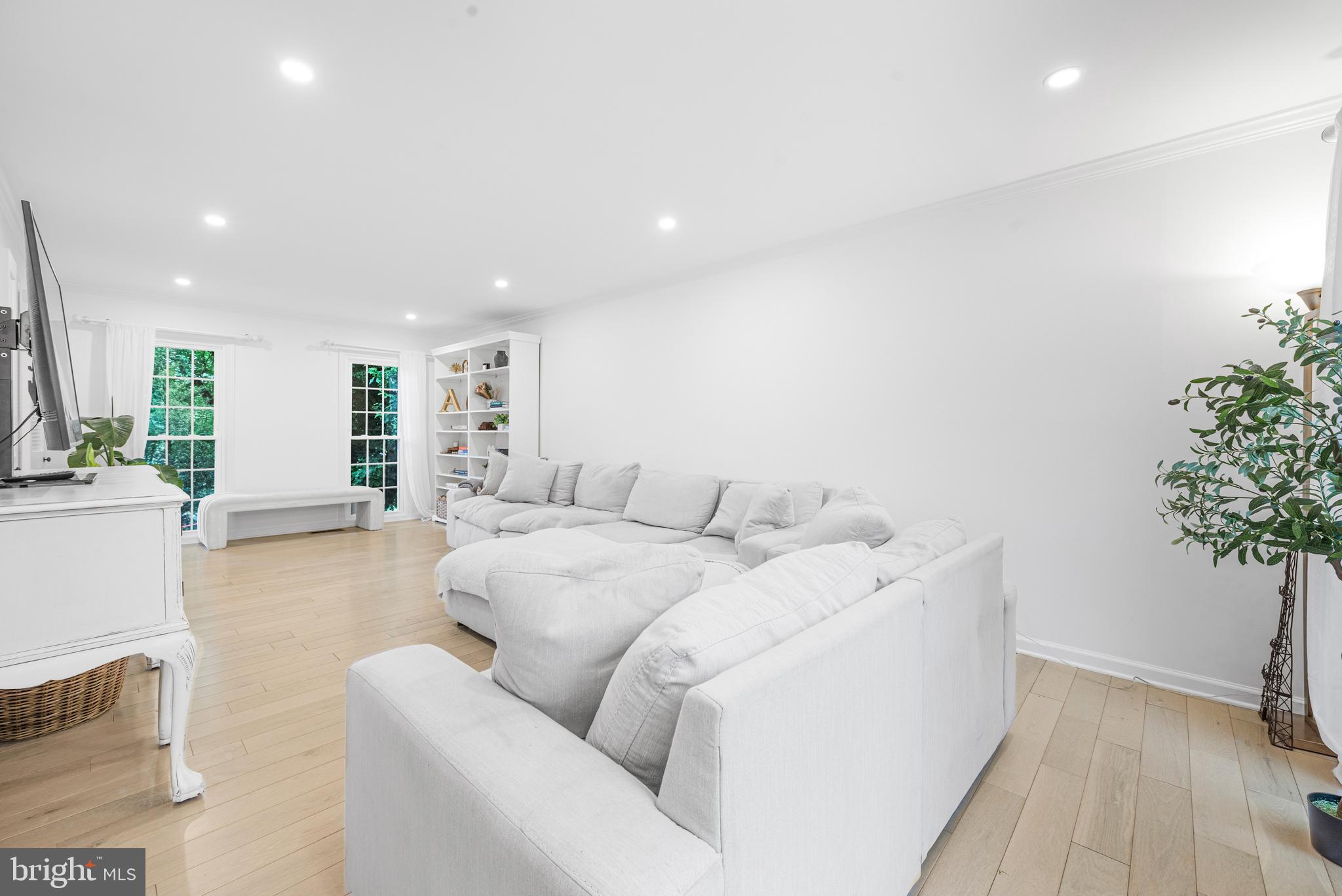 9212 WILLOW POND LANE
