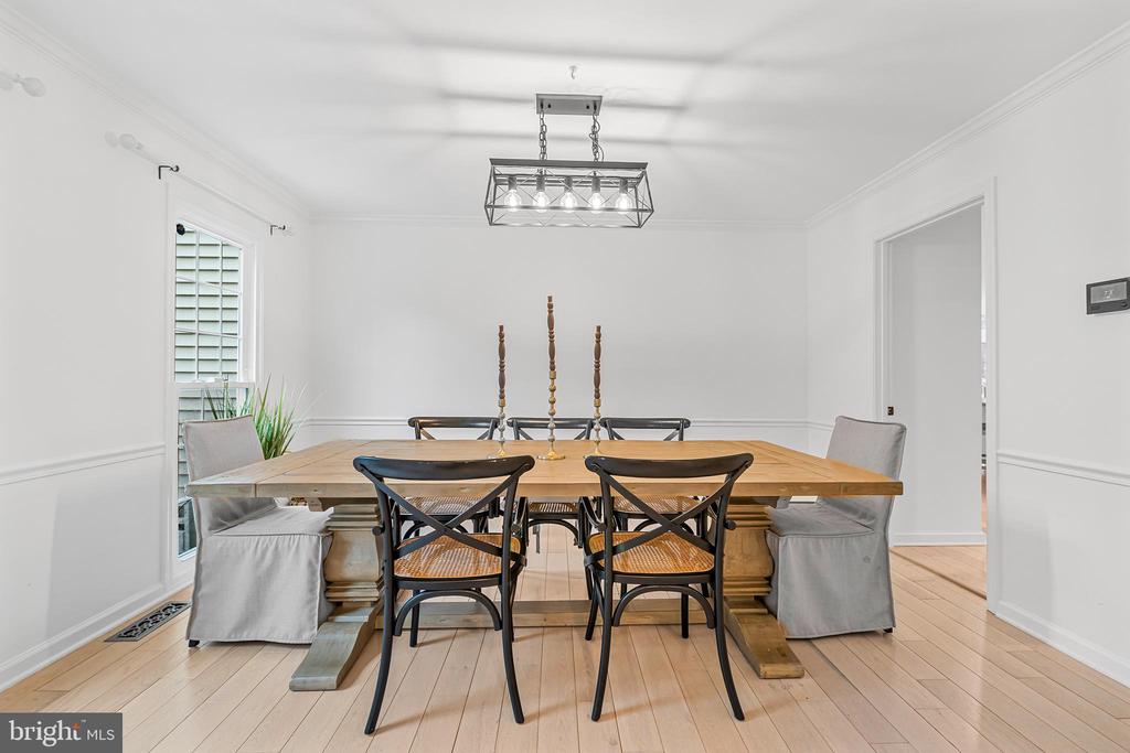 9212 WILLOW POND LANE