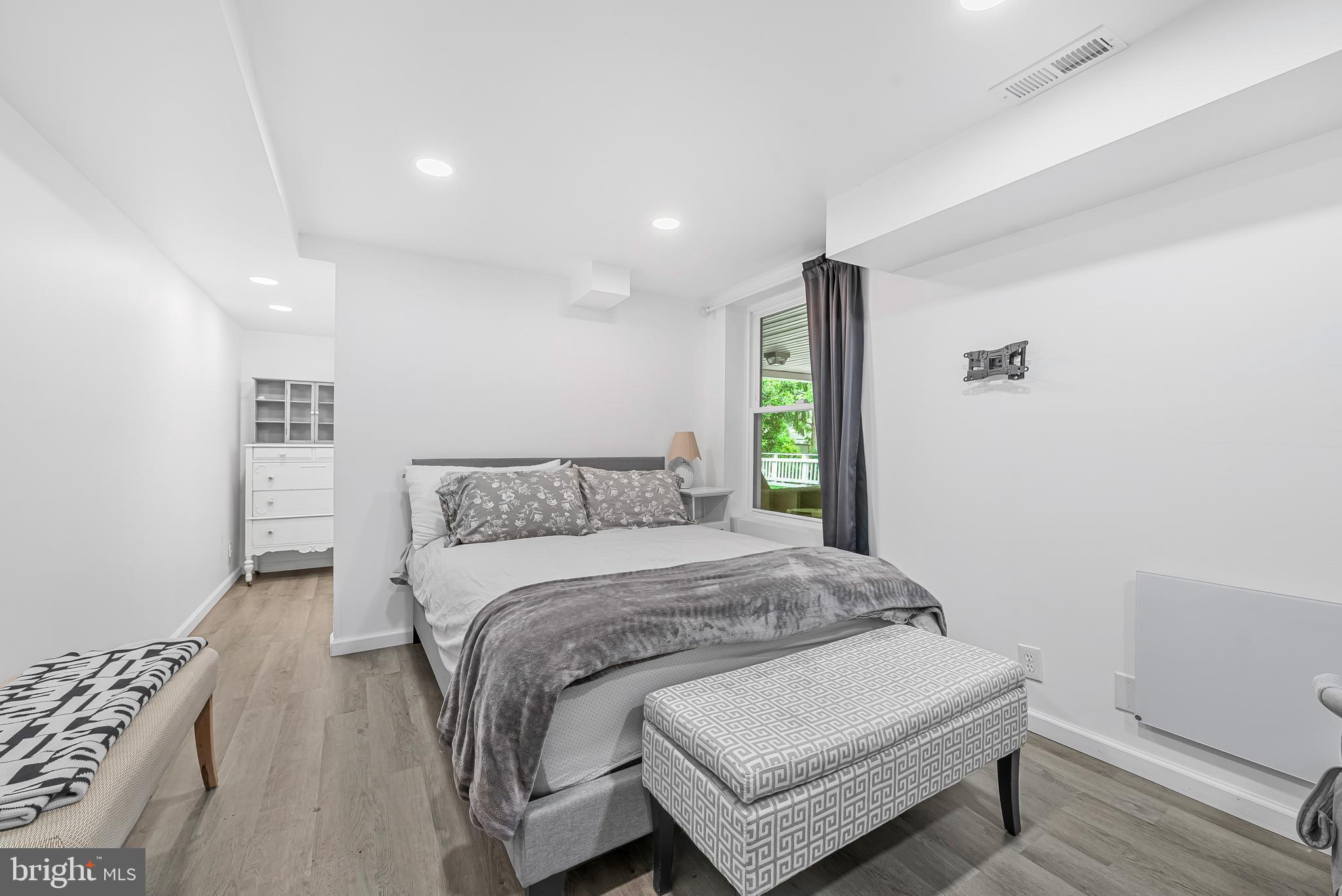 9212 WILLOW POND LANE