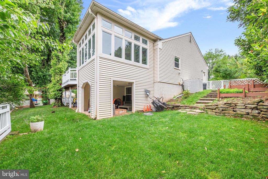 9212 WILLOW POND LANE