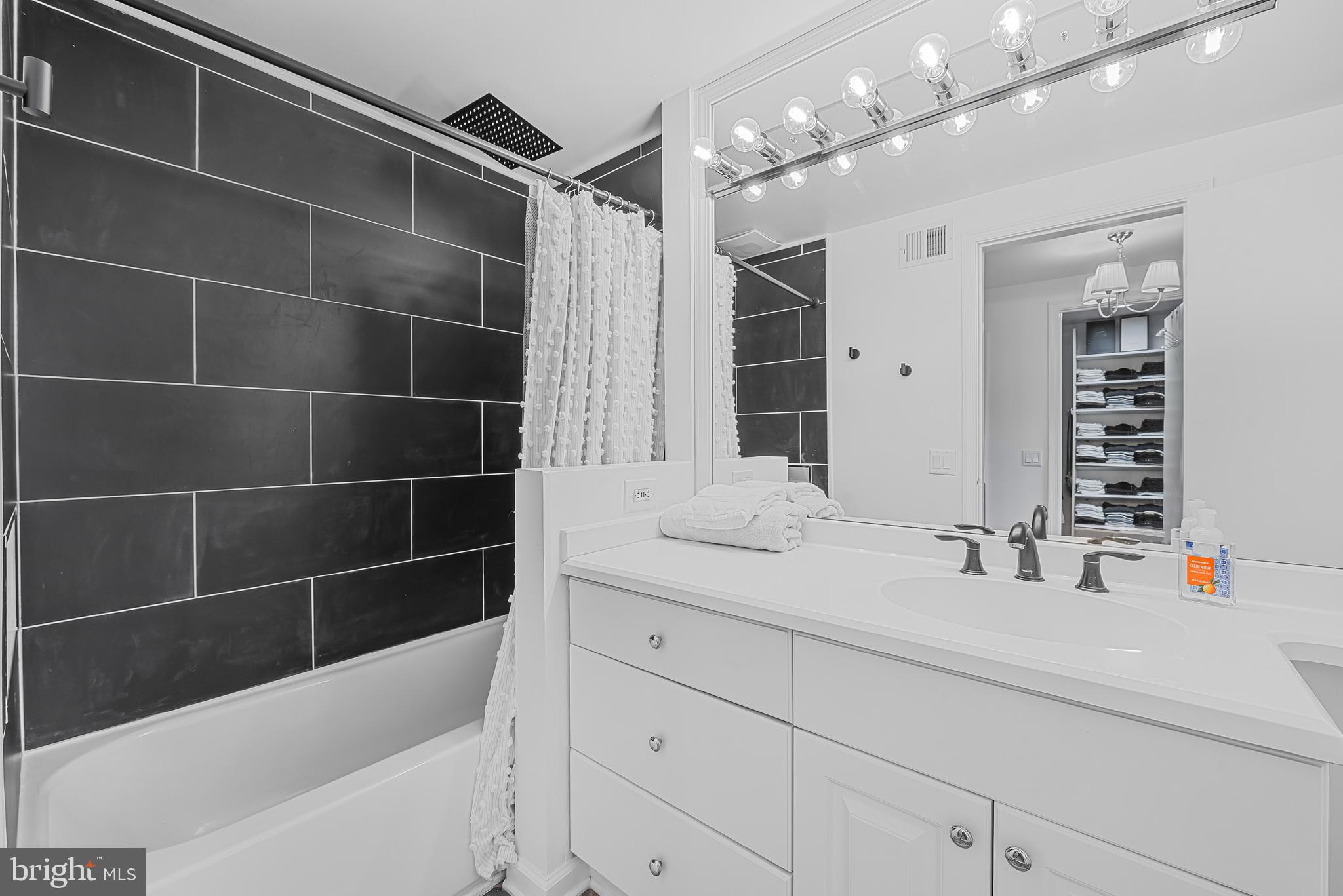 9212 WILLOW POND LANE