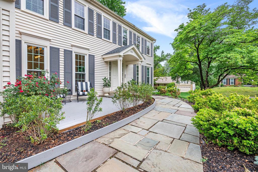 9212 WILLOW POND LANE