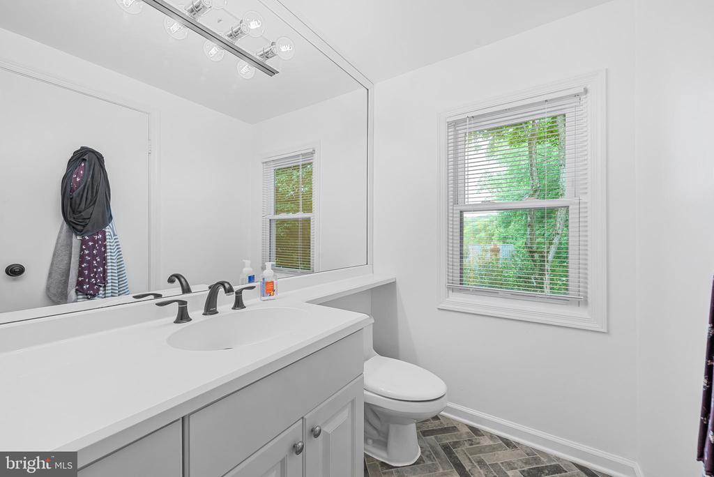 9212 WILLOW POND LANE