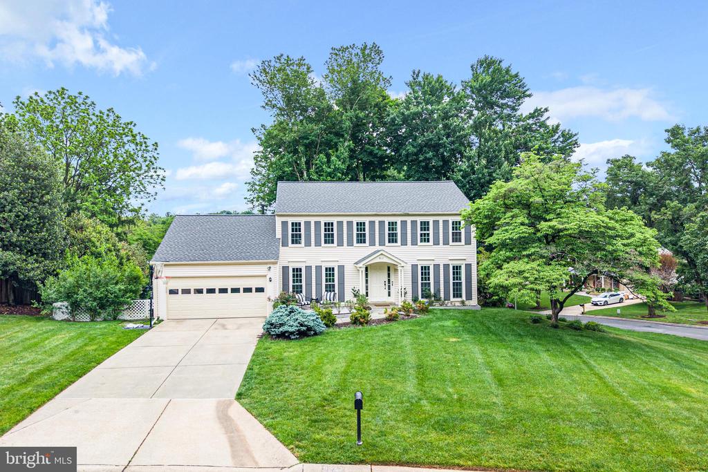 9212 WILLOW POND LANE