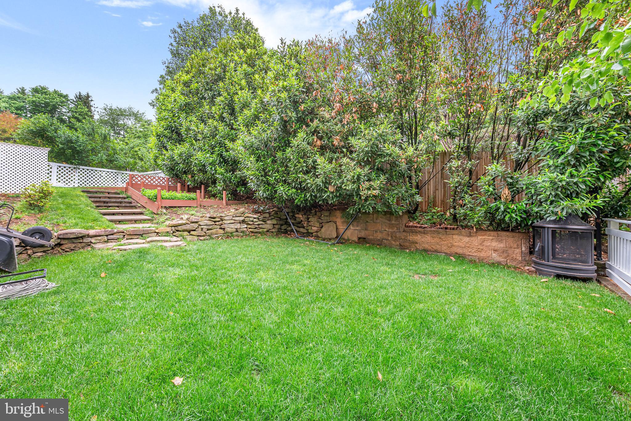 9212 WILLOW POND LANE