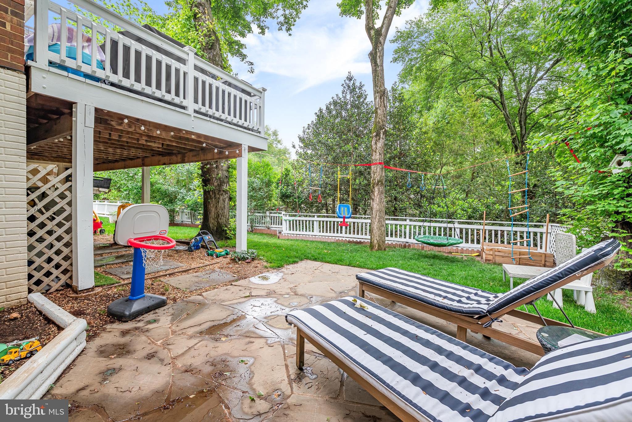 9212 WILLOW POND LANE