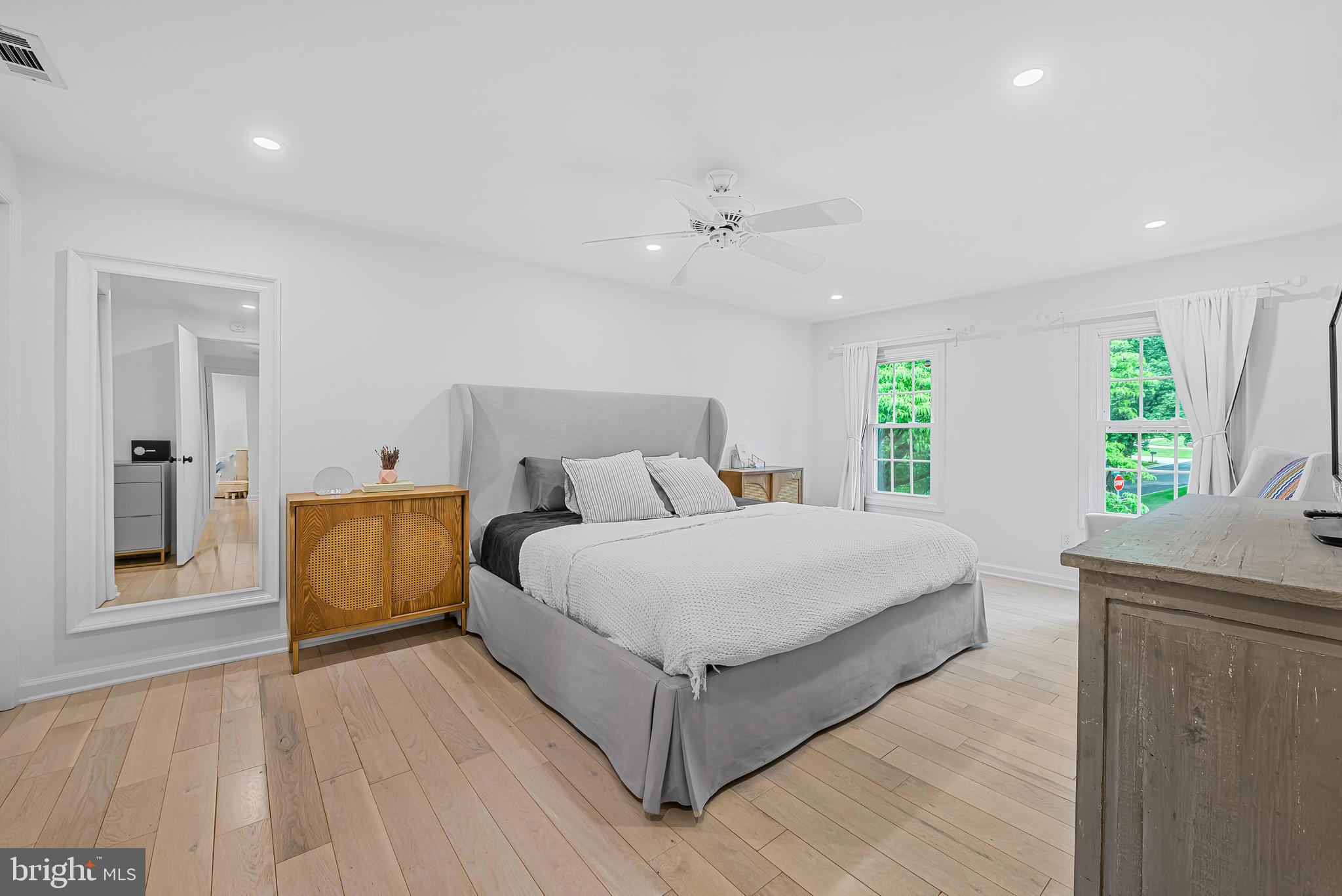 9212 WILLOW POND LANE