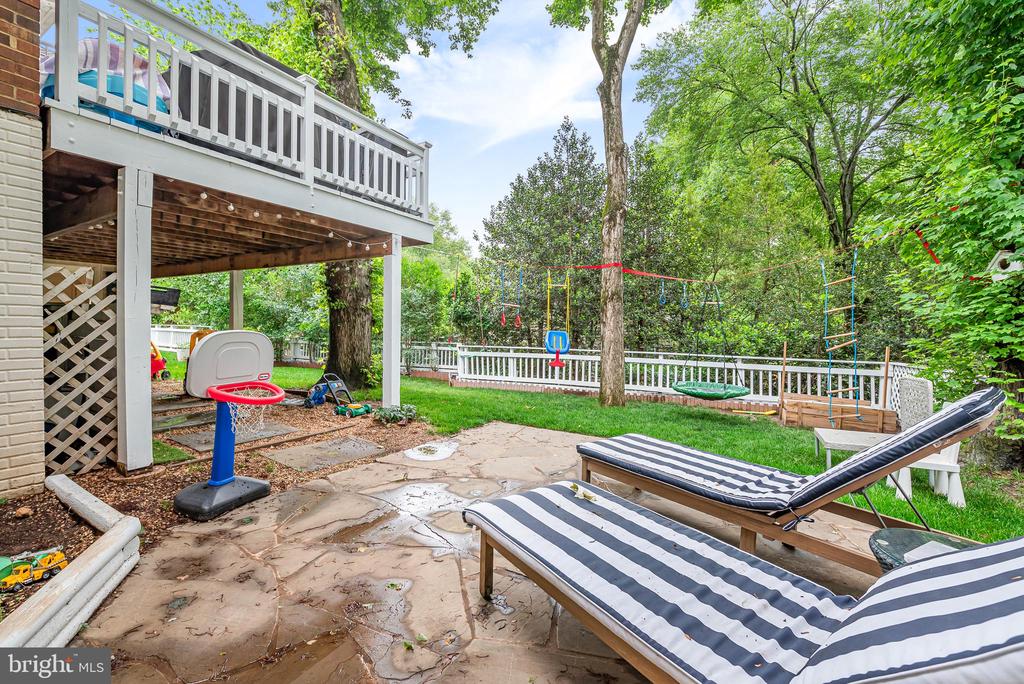 9212 WILLOW POND LANE