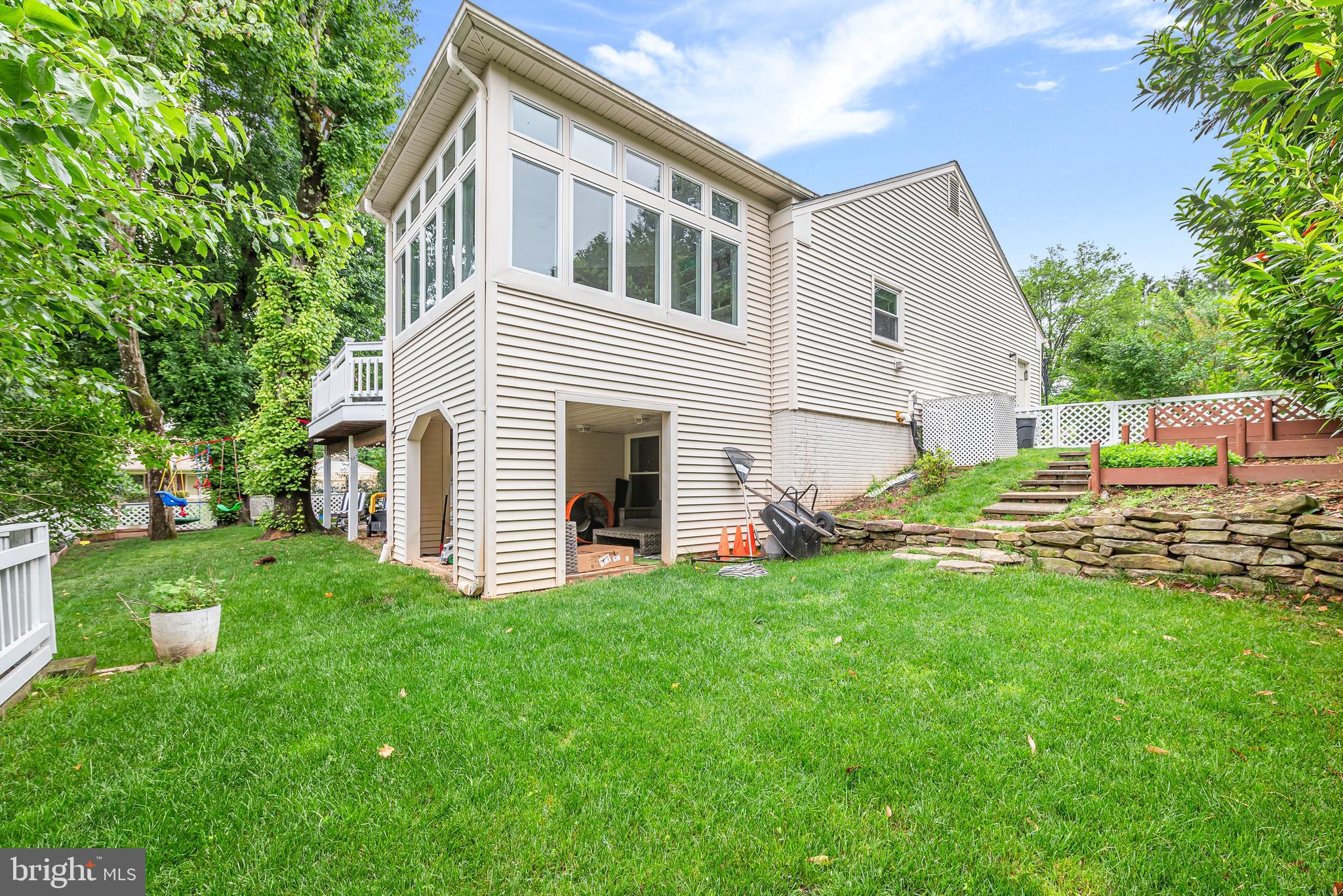 9212 WILLOW POND LANE