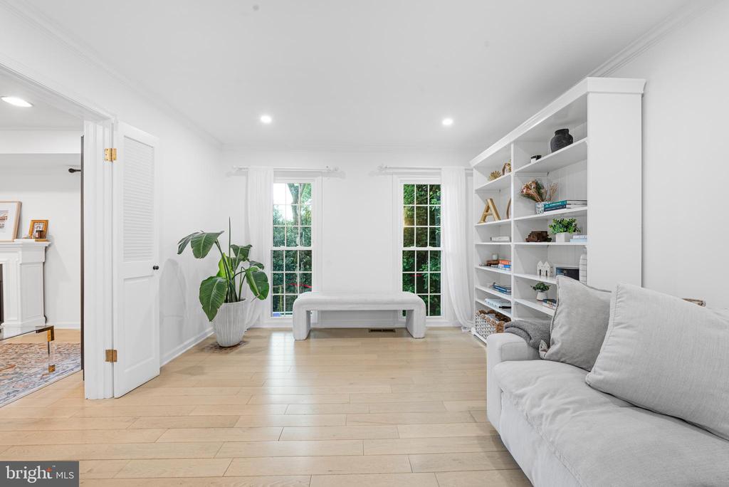 9212 WILLOW POND LANE
