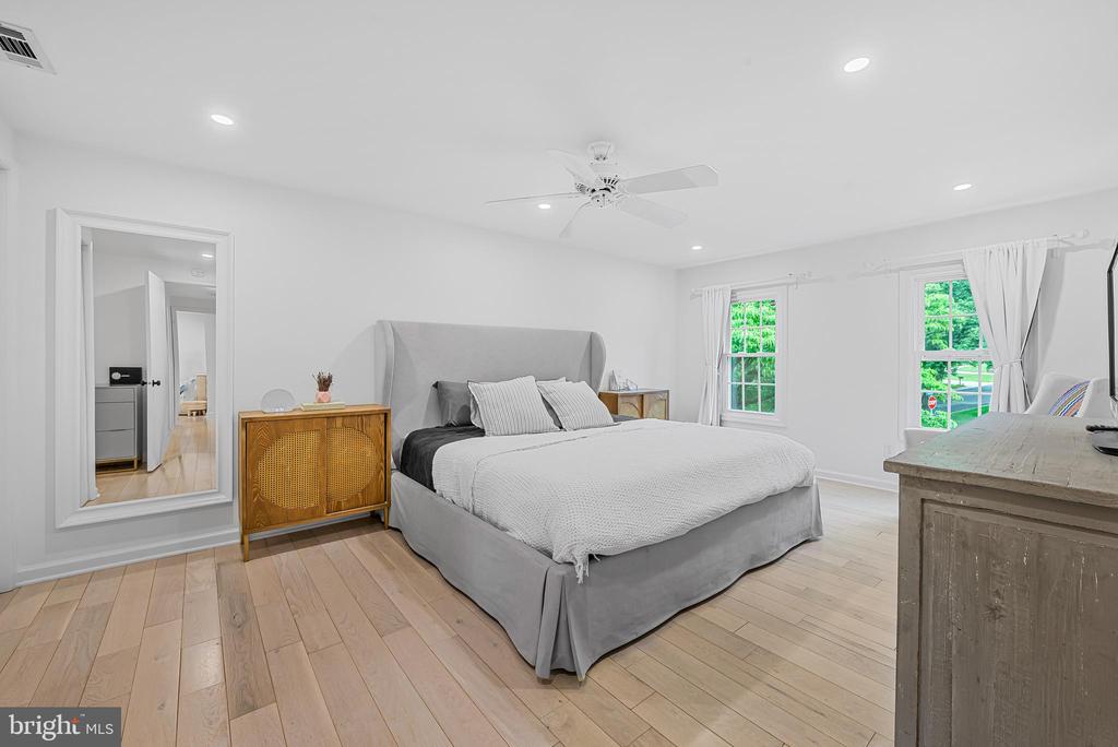 9212 WILLOW POND LANE