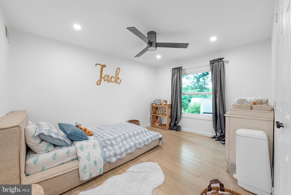 9212 WILLOW POND LANE