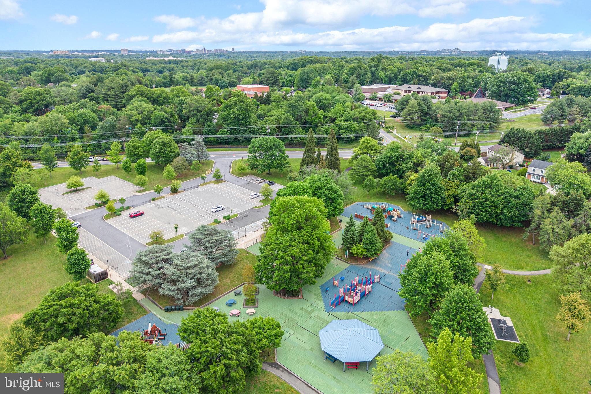 9212 WILLOW POND LANE